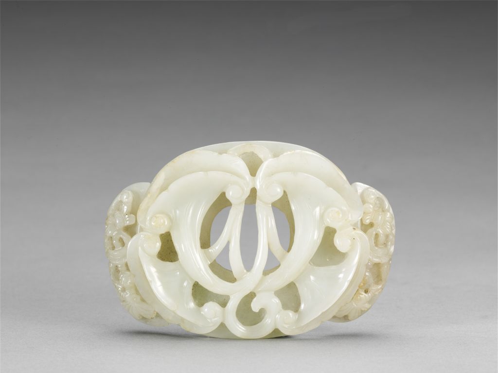 图片[1]-Blue and white jade carved petunia three-band ornament-China Archive